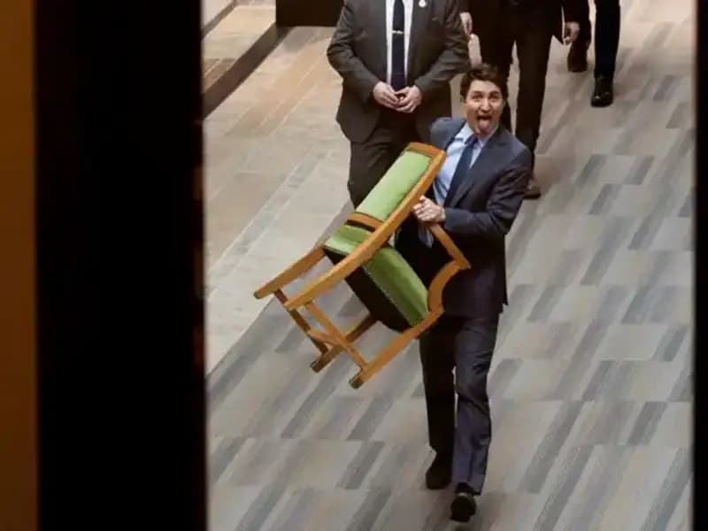 Trudeau, İstifasıyla Halkı Şok Etti: "Sandalyesini de Alıp Gitti"