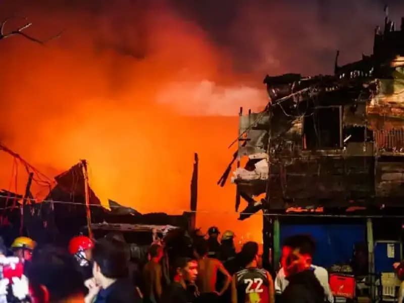 Filipinler'de Korkunç Yangın: Binlerce Kişi Evlerini Kaybetti