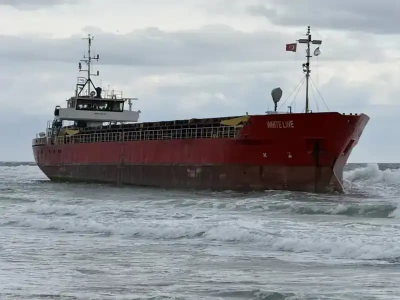 Tekirdağ'da Yük Gemisi Karaya Oturdu: Kurtarma Çalışmaları Başladı