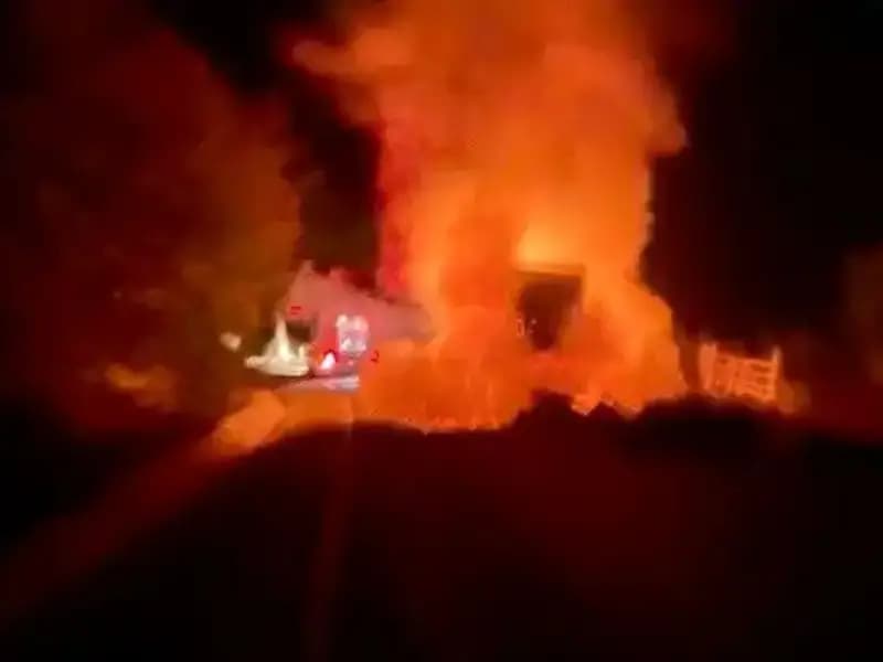 Seyir Halindeki Kamyonet Alev Alev Yandı: O Anlar Kayıt Altına Alındı