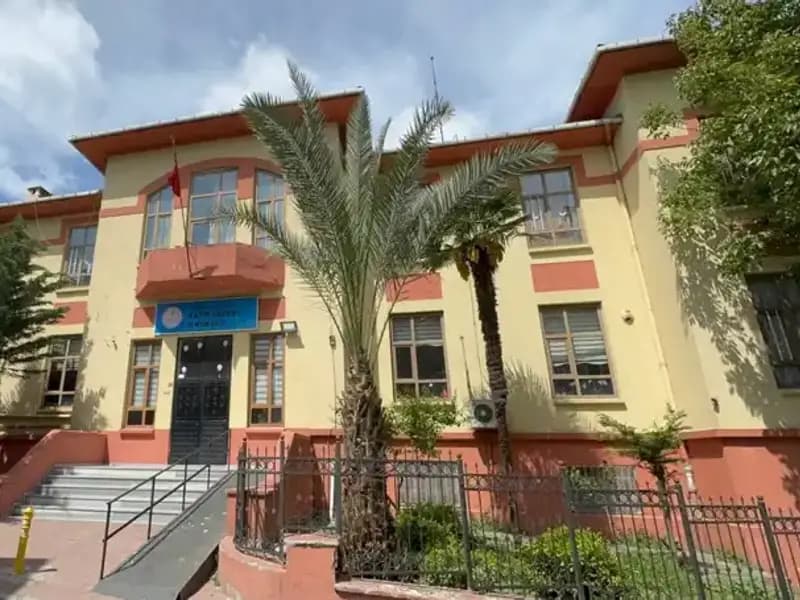 Depremde Hasar Gören 4 Okul, Riskli Olmaları Nedeniyle Boşaltıldı