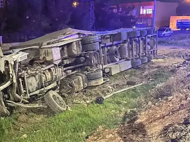 TIR Devrildi, Altı Kişinin Yaralandığı Kaza Olayı Detaylarıyla Açıklandı