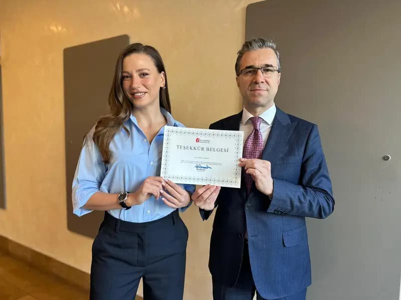 İstanbul Defterdarlığı, Serenay Sarıkaya'ya Teşekkür Belgesi Verdi