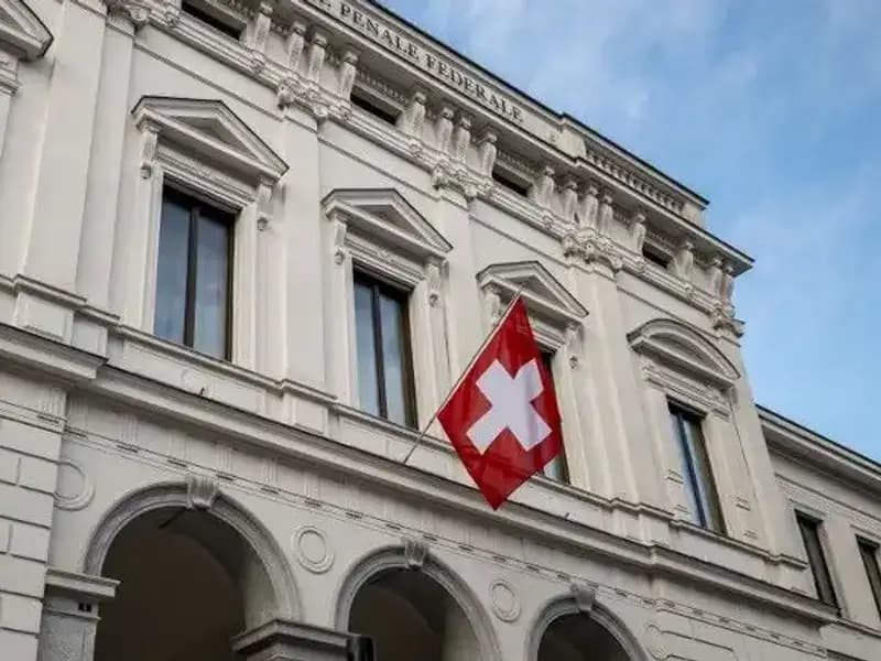 İsviçreli Siyasetçiye Su Tabancası Cezası: Çocuklara Hediye Verdiği İçin Yargılandı