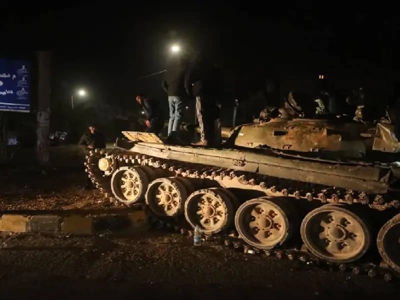 Rejim karşıtı güçler stratejik Humus ilinde Rasten'i ele geçirdi