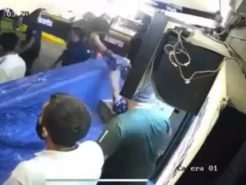 Ortaköy’deki Bıçaklı Kavga: Tekme Tokat Kavgada Neler Oldu?