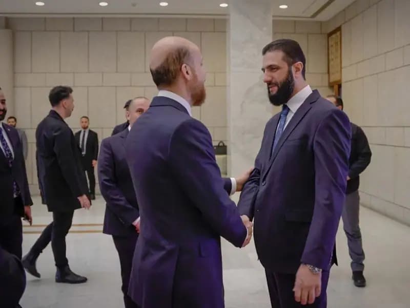 Türk Heyeti'nin Tarihi Suriye Ziyareti: İlim Yayma Vakfı ve Bilal Erdoğan, Emevi Camii'ne Türk Halıları Serdi