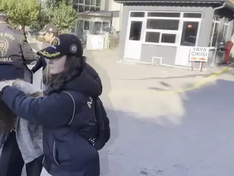 İstanbul'da Suç Örgütlerine Büyük Operasyon: İki Kadın Tetikçi Ele Geçirildi