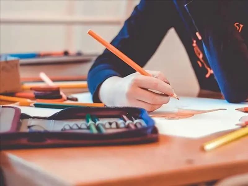 Uşak'ta Emoji Tepkisiyle Soruşturma Başlatan Müdür Görevden Alındı