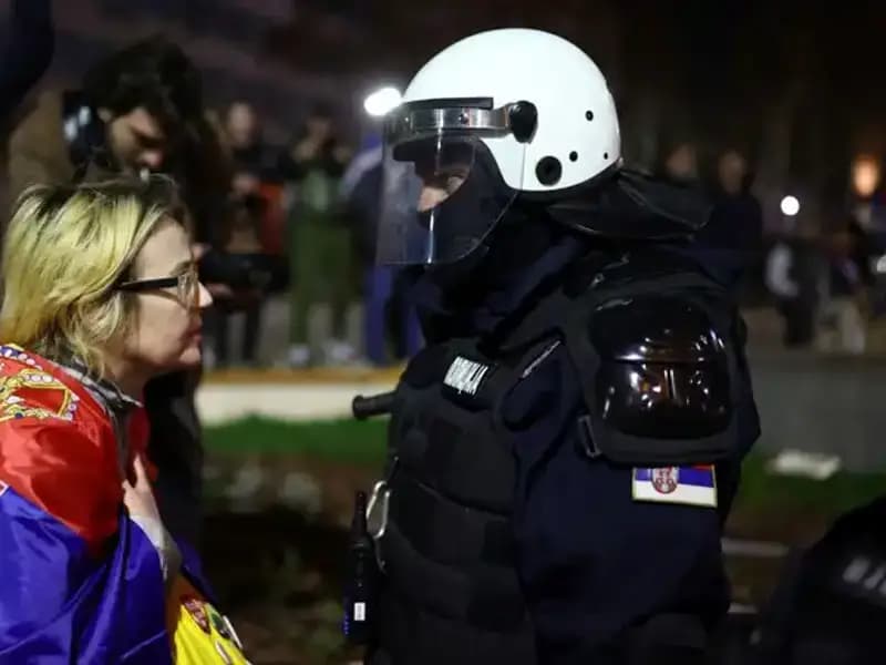 Sırbistan'da Gerilim Tırmanıyor: Yasaklı Sonik Silah Kullanımı ve AİHM Başvurusu