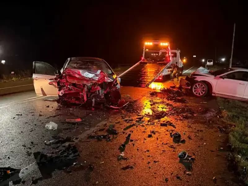 Çanakkale’de Feci Kaza: İki Otomobil Kafa Kafaya Çarpıştı, 3 Kişi Hayatını Kaybetti