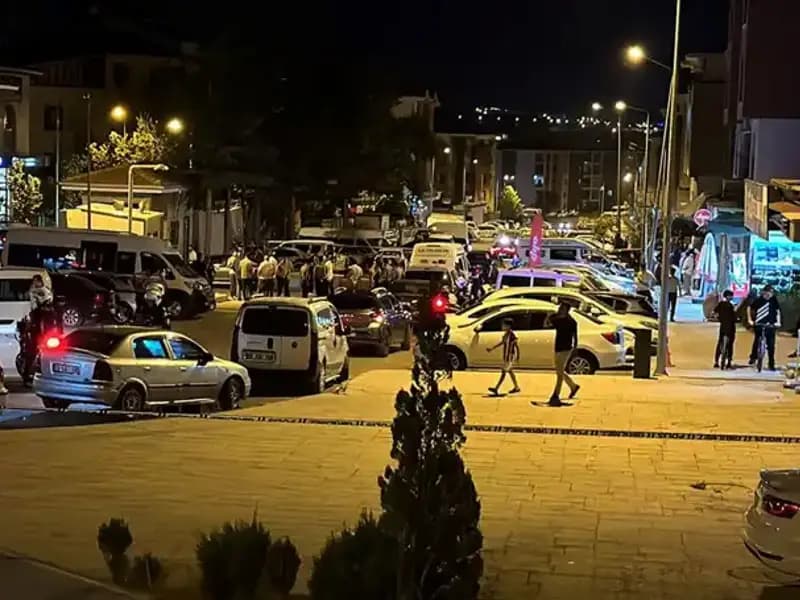 İki Ailenin Kavgasında Kan Aktı: 1 Yaralı Ağır, 3 Yaralı Var