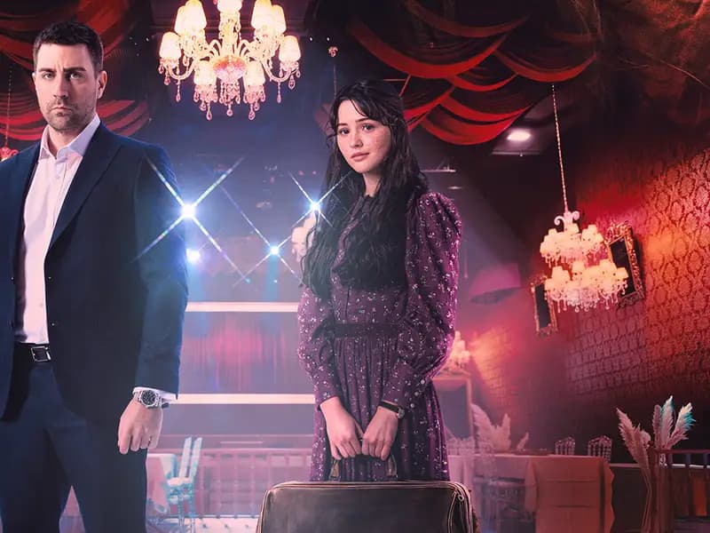 Star TV'nin Yeni Dizisi "Çirkin" İçin Afiş Yayınlandı