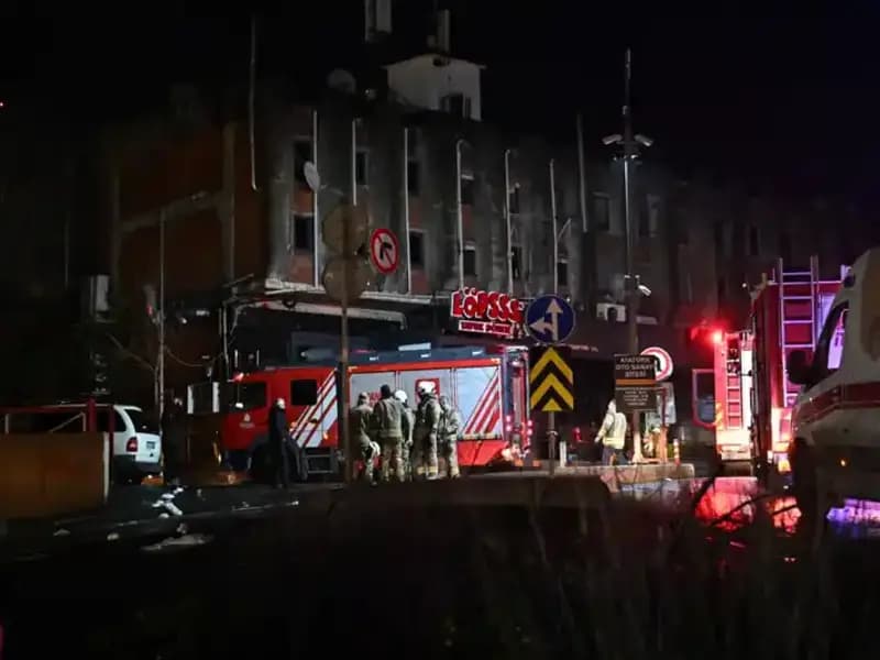 Maslak'ta Yangın Paniği: Beş Araç Küle Döndü, Olayın Ayrıntıları Şok Etti