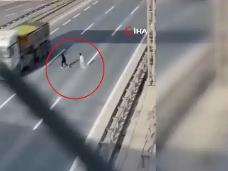 Tehlikeli Yolculuk: Kameralara Yansıyan Anlar Sosyal Medyayı Salladı