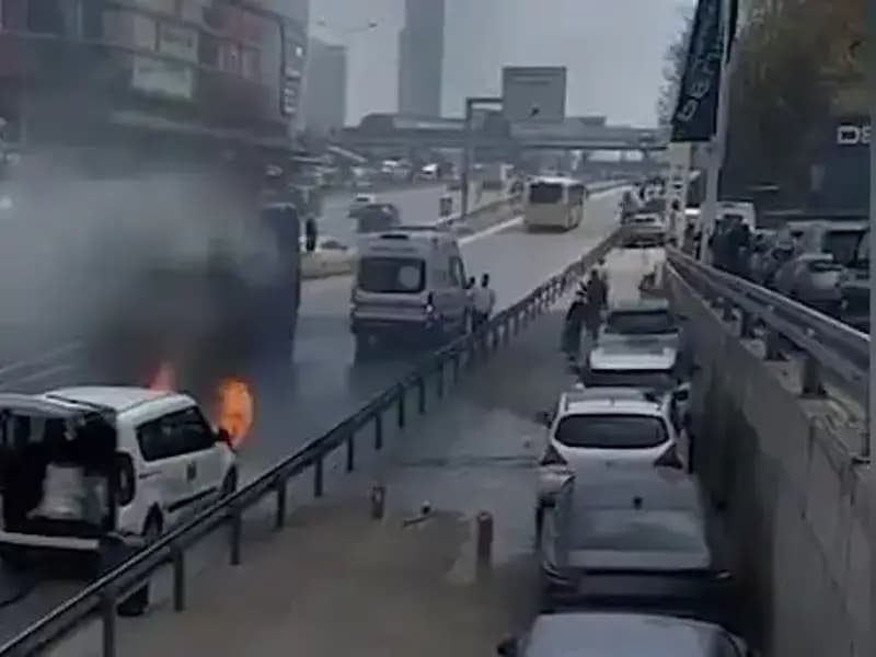 Yanan Araca TOMA ile Müdahale: Olay Anı Kameralara Yansıdı