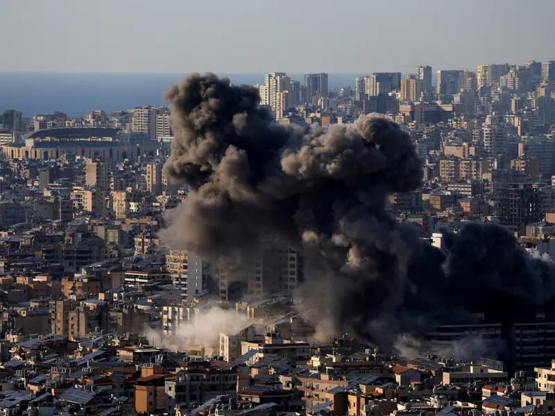 İran Savaşı 12. Güne Girdi: Hürmüz Boğazı'nda Gemi Saldırıları