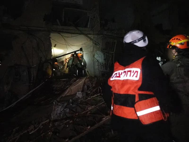 İran Savaşı 22. Gününde: Dimona ve Arad’a Füze Saldırısı