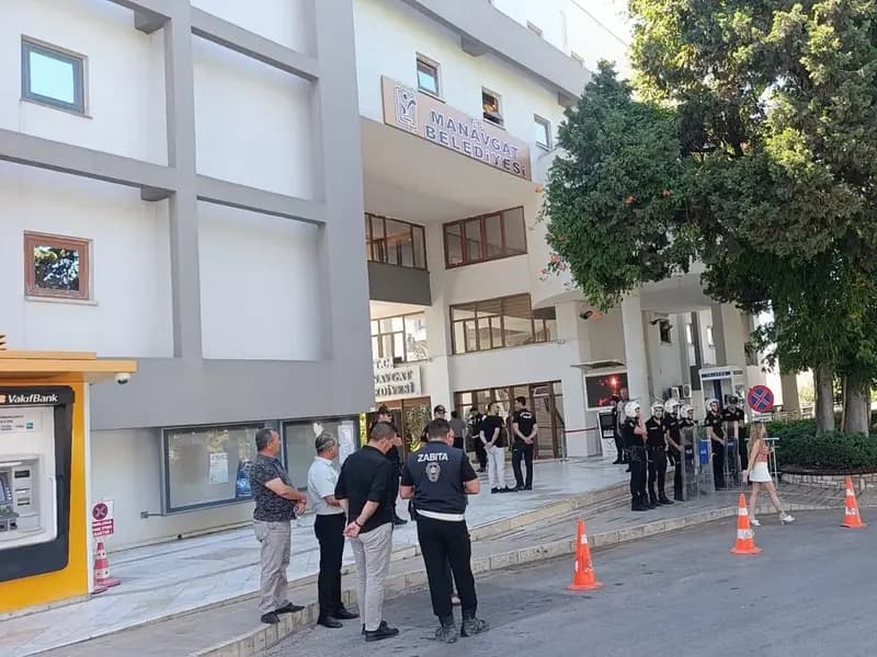 Manavgat Belediyesi Soruşturmasında 12 Kişi Tutuklandı