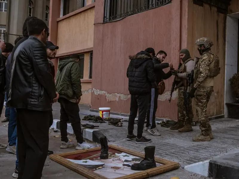 Suriye'de Rejim Unsurları Silahlarını Teslim Etmeye Devam Ediyor