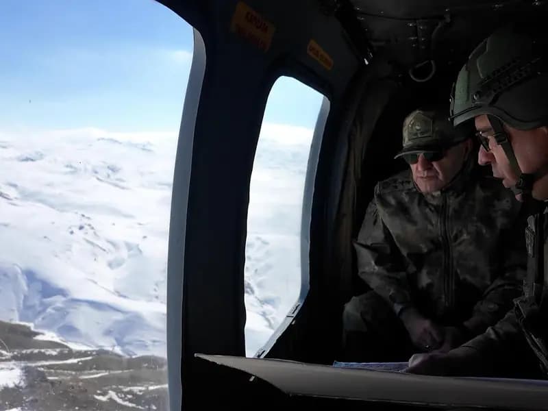 Kara Kuvvetleri Komutanı Metin Tokel, İran Sınırında İncelemelerde Bulundu