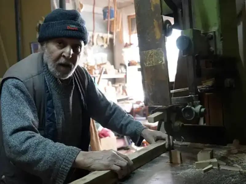 87 Yaşında Mesleğine Aşkla Bağlı: Geleneksel El Sanatlarını Yaşatan Usta