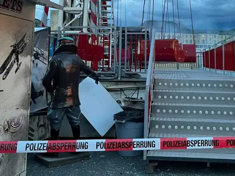 Dönme Salıncağın Acı Kazası: Reklam Direkleri Facianın Eşiğinde!