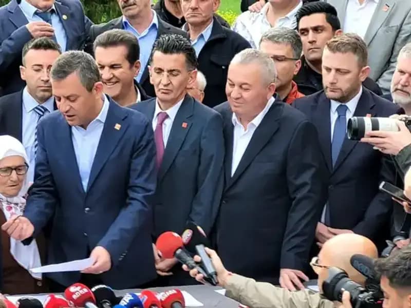 CHP, Ekrem İmamoğlu İçin Büyük Bir İmza Kampanyası Başlattı