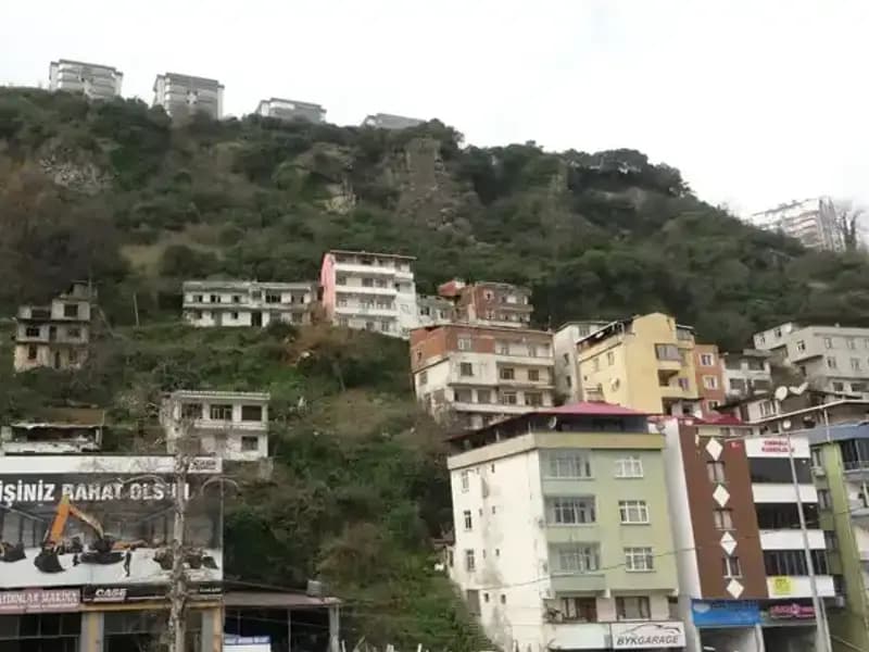 Trabzon'un Ölüm Kıyısındaki Mahallesi: 17 Yıldır Tehlike Altında!