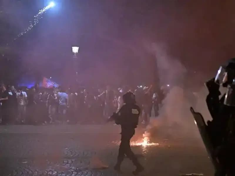 PSG'nin Şampiyonluğu Sokakları Hidrojen Bombası Gibi Sarstı!