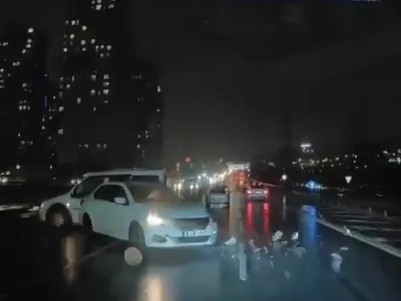 Esenyurt'ta Otoyolda Korkunç Kaza Anları Araç Kamerasında