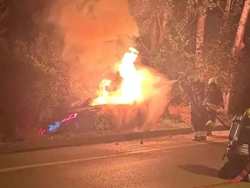 Otomobil Kazası Sonrası Alev Alev Yanan Araç, Korku Dolu Anlara Neden Oldu