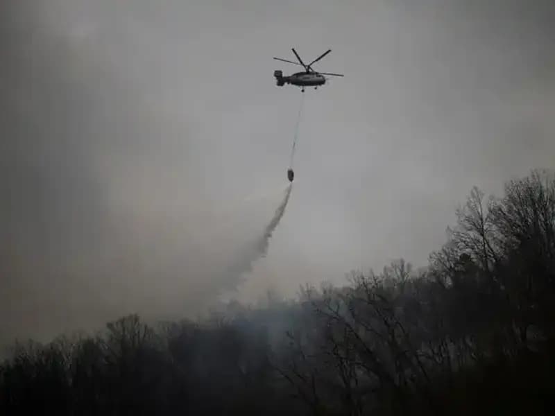 Güney Kore'de Yangın Söndürme Helikopteri Düştü: 1 Kişi Hayatını Kaybetti