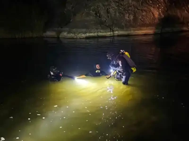 Genç Baba, Çaya Düşen Kızını Kurtarmak İsterken Hayatını Kaybetti