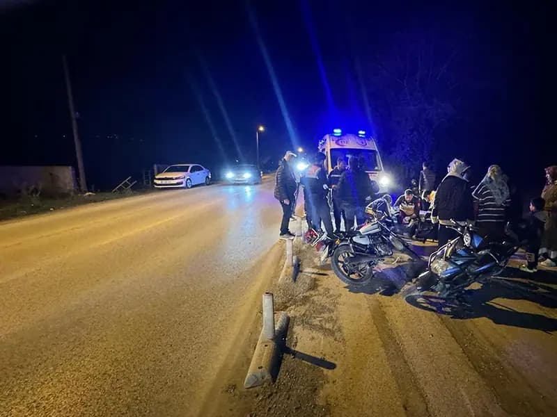 Motosikletlerin Karıştığı İki Kazada 3 Kişi Yaralandı