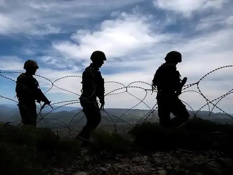 Düzensiz Göçmenler: İki İlde 32 Kişi Yakalandı