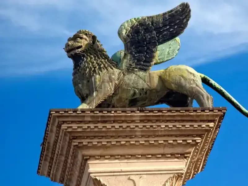 Dünyaca Ünlü Heykelin Gerçek Kimliği: 'Çin Malı' Şoku