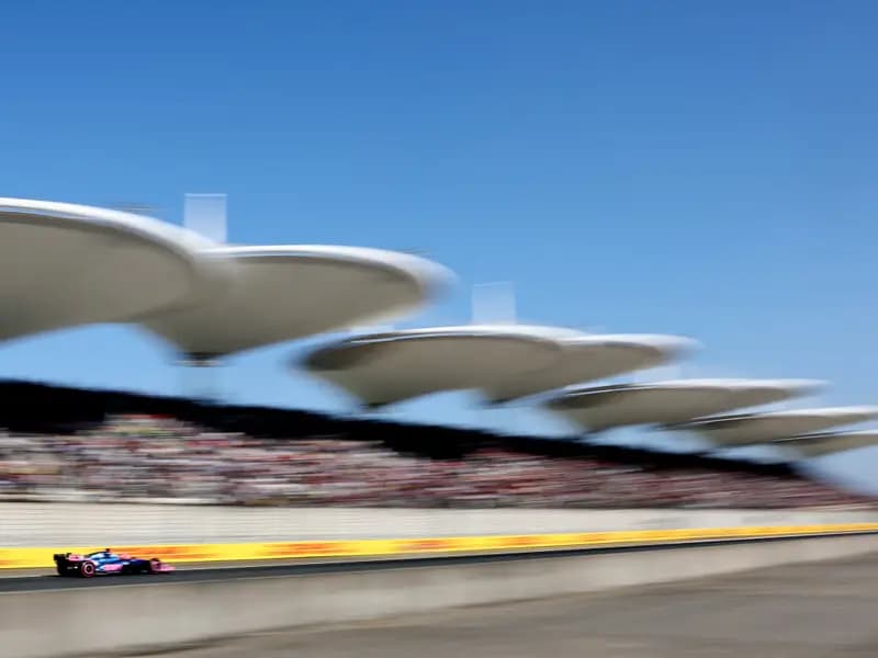 Formula 1, Bahreyn ve Suudi Arabistan Yarışlarını İptal Etti