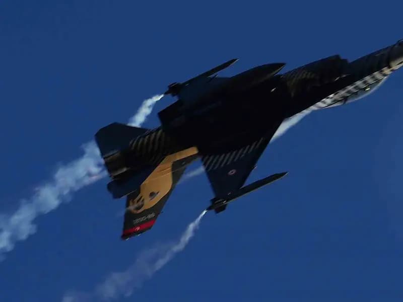 SOLOTÜRK, Çanakkale'de Deniz Zaferi'ni Görkemli Gösteriyle Anıttı