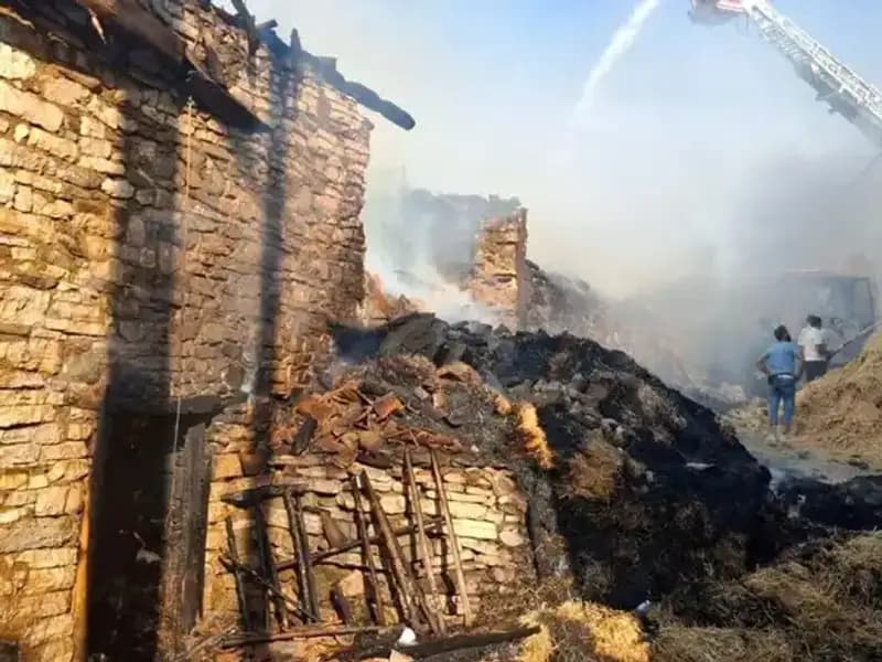 Köyde Çıkan Yangın: 4 Ev Kül Olurken, Kırgınlık Gölgesi