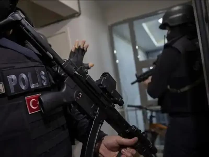 Adana Merkezli Çete Operasyonu: 80 Gözaltı ve Yüzlerce Polisin Katılımı