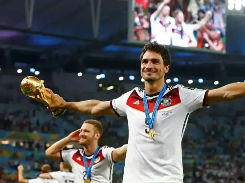 Almanya'nın Futbol Efsanesi Hummels, Futbol Kariyerini Noktalıyor