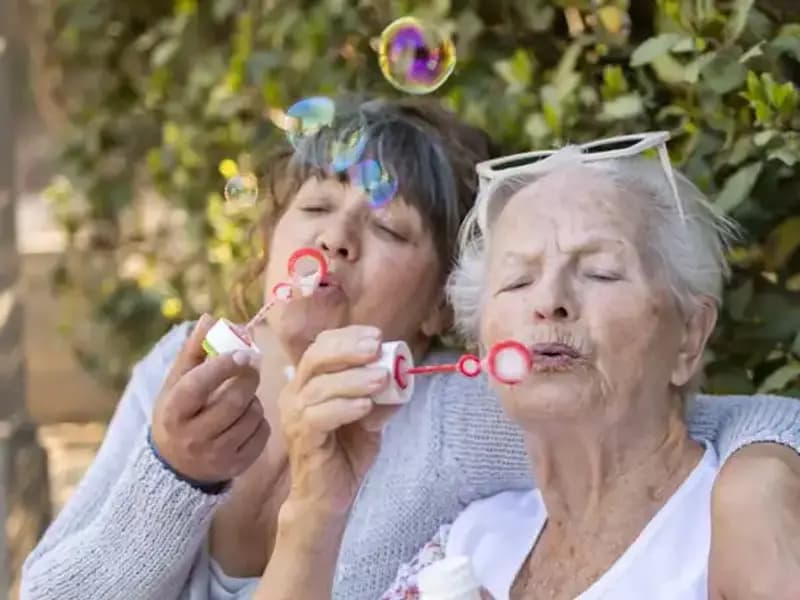 100 Yaşını Dolduran İki Kadın, Uzun Yaşamın Gizemini Çözdü