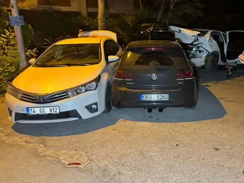 Alkollü Sürücünün Sokağını Esir Alan Kaza: Üç Araç Tahrip Oldu