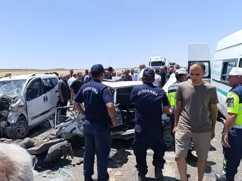 Otomobil ve Hafif Ticari Araç Çarpışması: 4 Ölüm ve 1 Yaralı