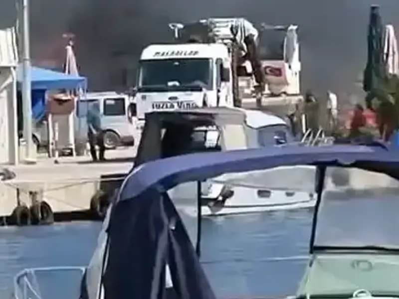 Tuzla'da Balıkçı Barınağında Korkutan Lastik Yangını: Olayın Detayları!