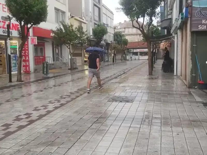 Kırklareli'de Aniden Gelen Sağanak Yağış Hayatı Olumsuz Etkiledi