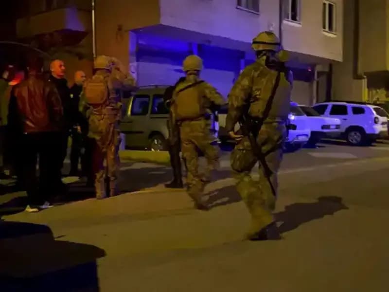 Sakin Mahallede Dehşet Anları: Balkondan Tüfekle Açılan Ateş