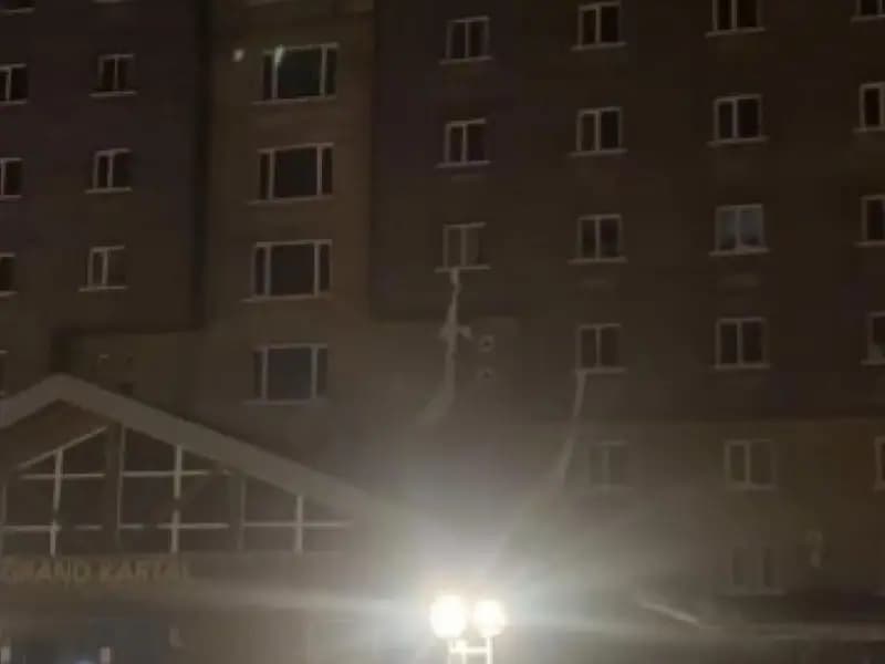 Otel Yangınında Çaresizce Çarşaf Kurtarma Çabası