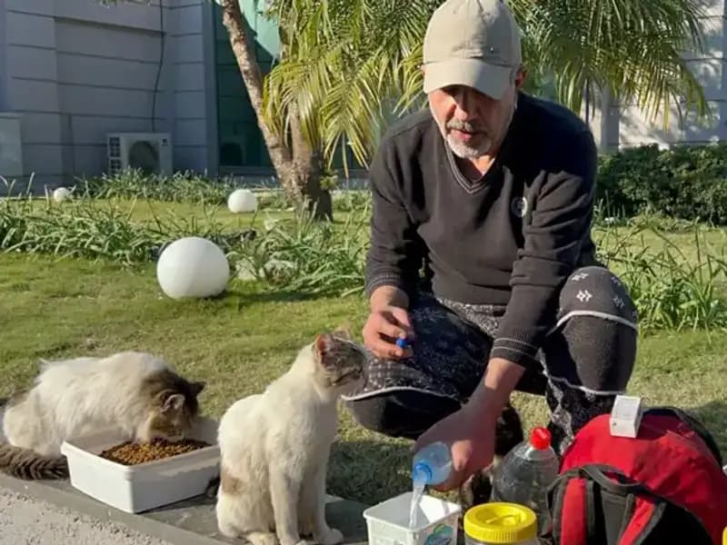 59 Yaşındaki Adamın Günlük 8 Kilometre Yürüyüşle Dikkat Çeken Hikayesi